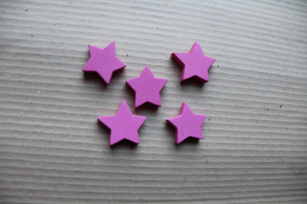 Etoiles en bois peint - Rose